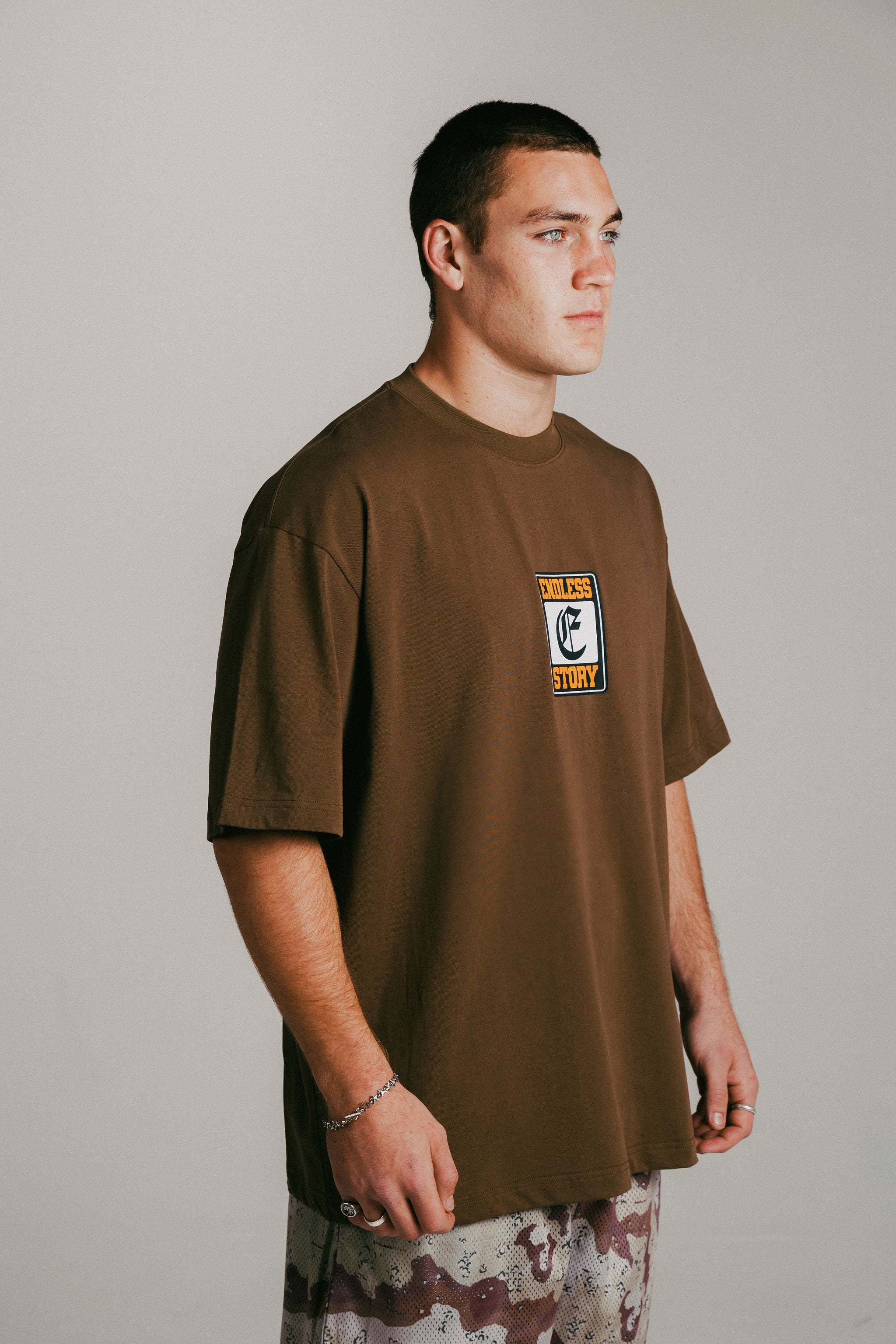 LOCKED IN TEE - BROWN