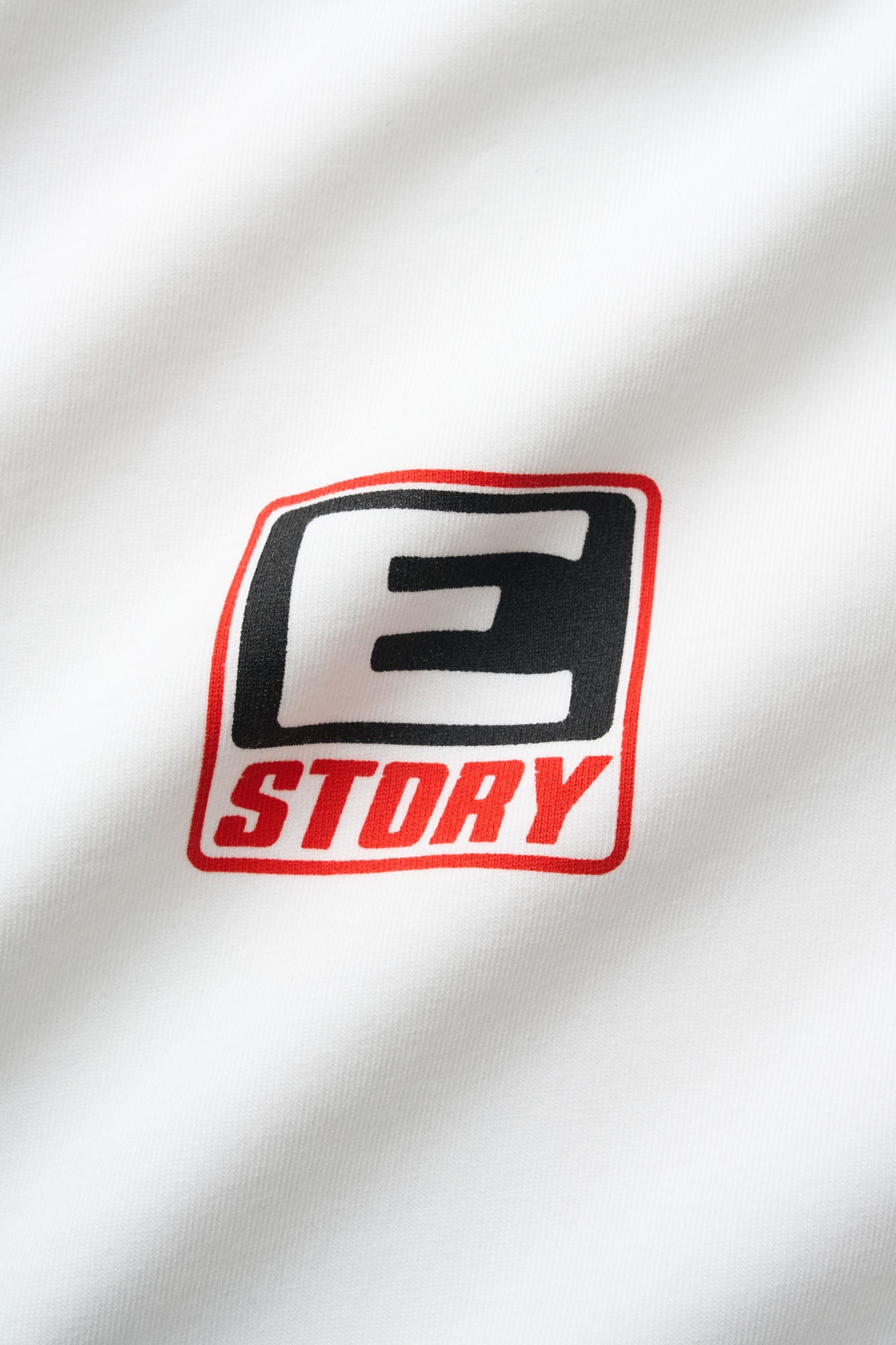 INITIAL TEE - WHITE