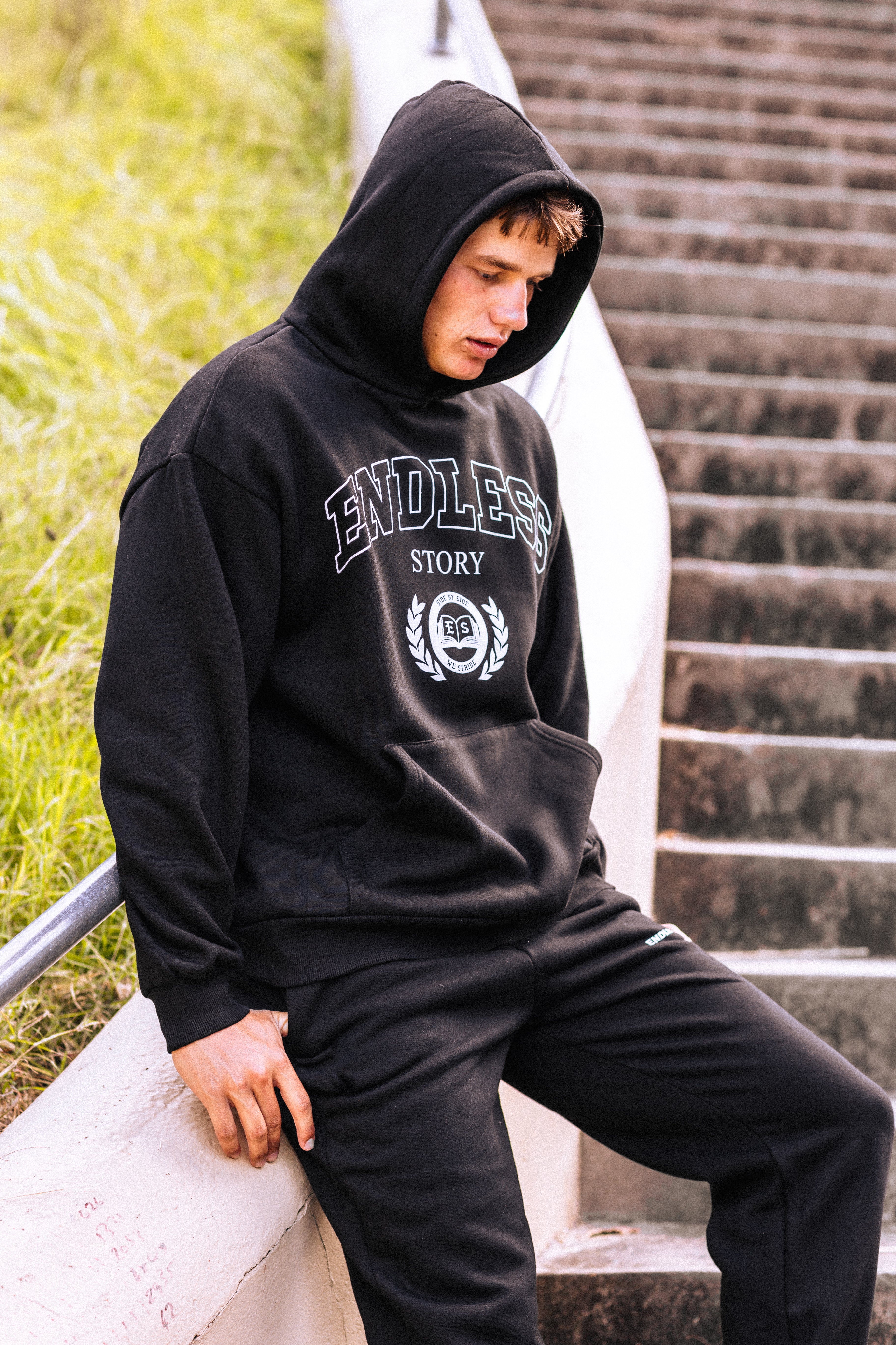 VARSITY HOOD - BLACK