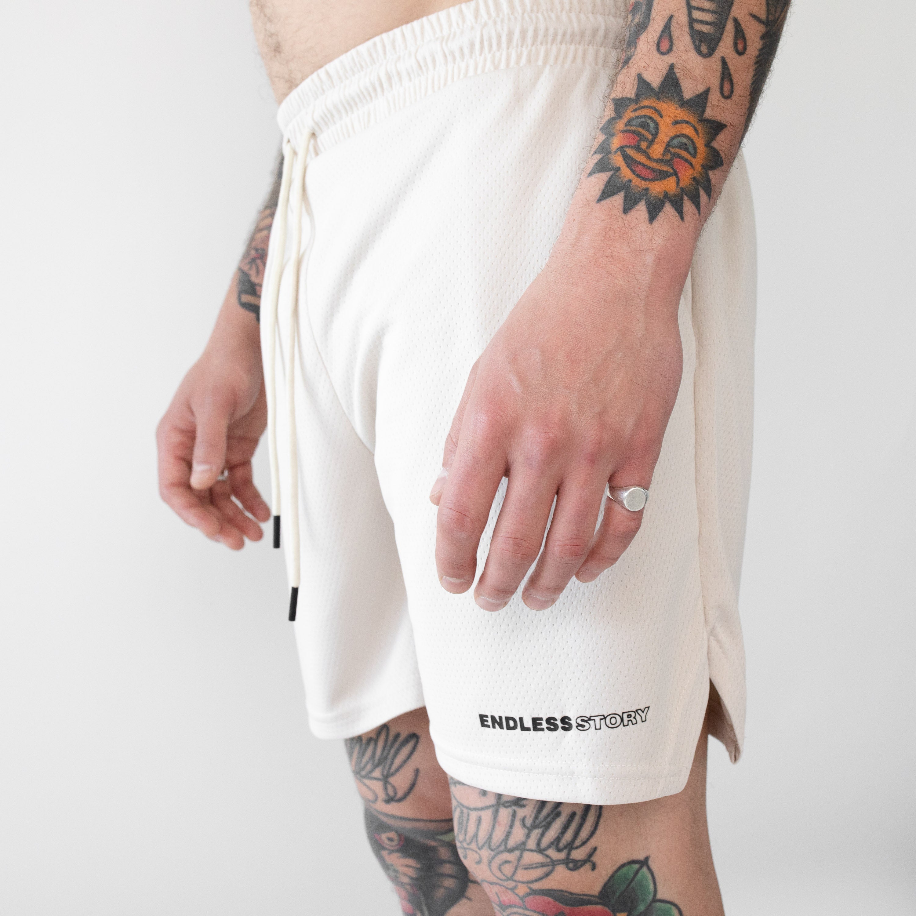 SIGNATURE MESH SHORTS - BONE